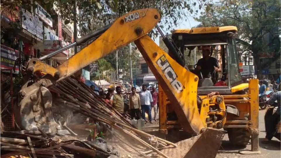 ghmcdemolishesencroachmentsinnallakuntavegetablemarket