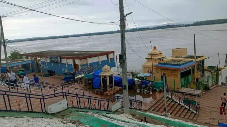 godavaricrossesthirdwarninglevelatbhadrachalam
