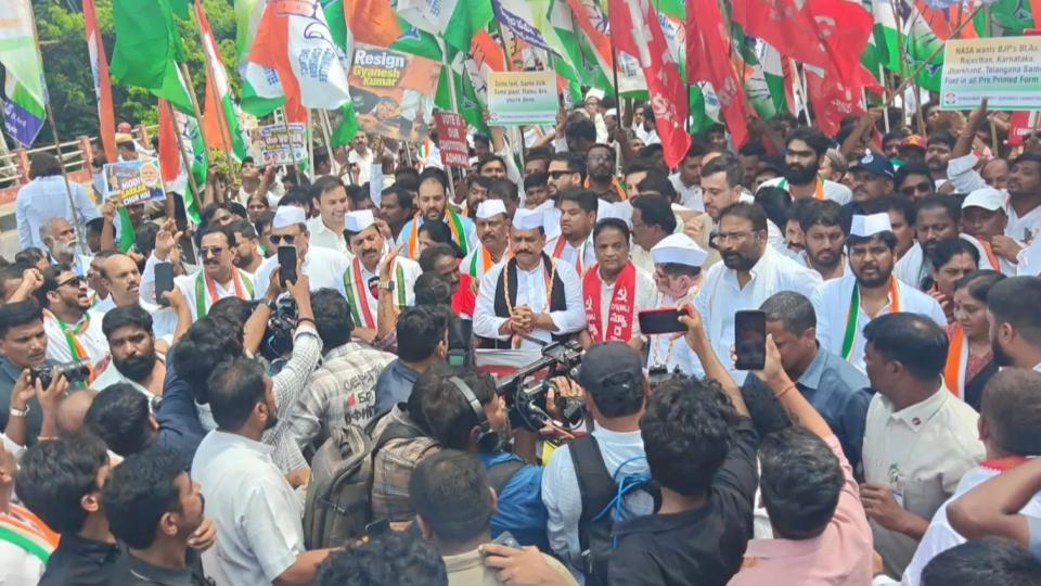 Telangana Ministers, TPCC Chief Detained during March to Lok Bhavan