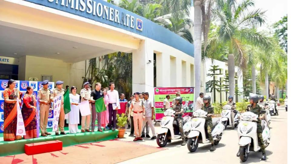 Cyberabad commissioner flags off new SHE Teams vehicles