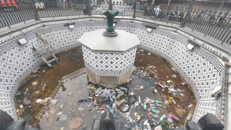 Gulzar Houz turns into Garbage Houz in Charminar