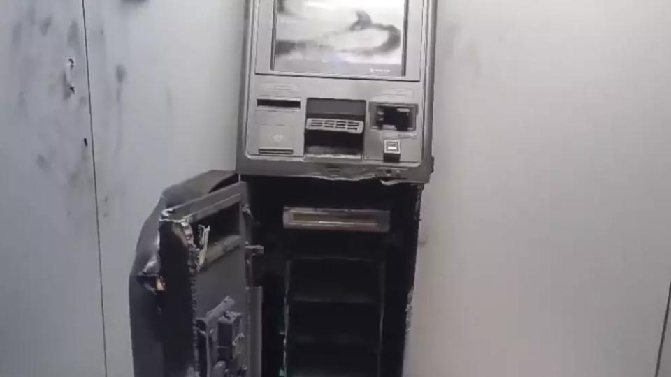 gangusesgascutterstoloot₹39lakhfromtwoatmsinnizamabad