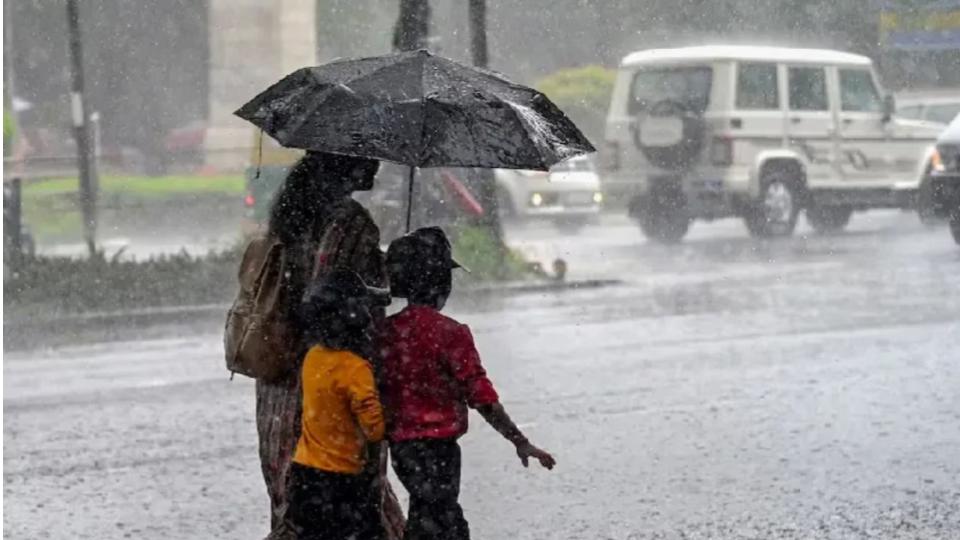 Heavy rain lashes in Several areas of Hyderabad