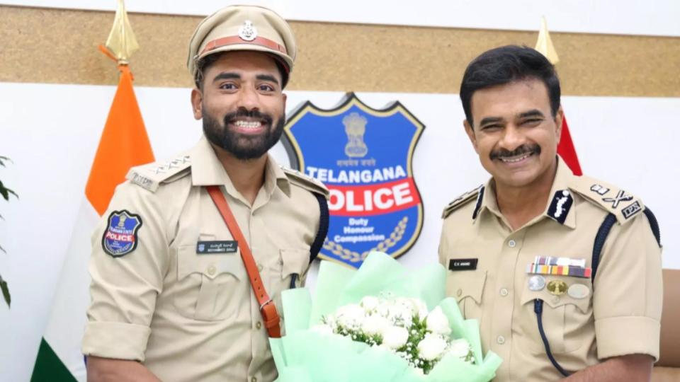 Mohammed Siraj Meets DGP Anand as Per Protocol