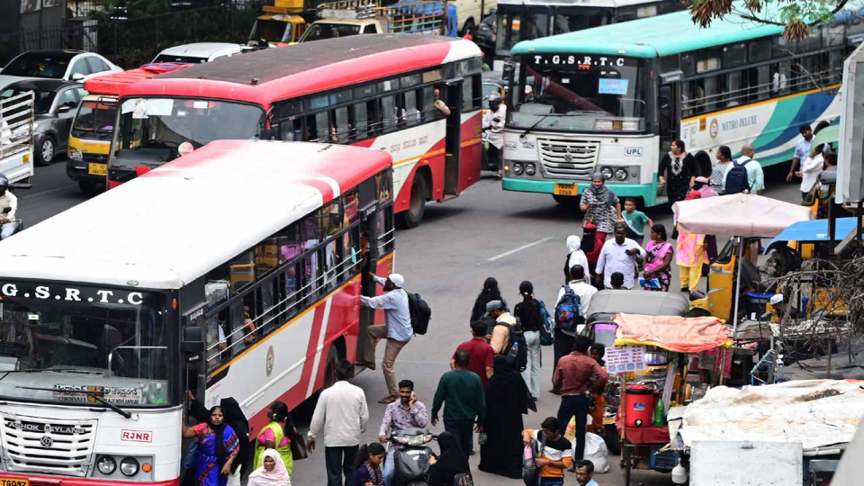 Daily commute turns into chaotic nightmare in Mehdipatnam