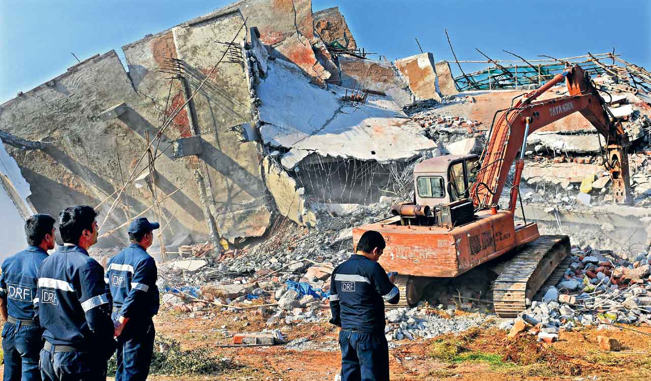 HYDRAA razes unauthorised structures at Peerzadiguda