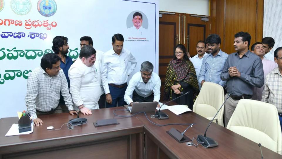 Ponnam Prabhakar Launched Road Safety Pledge Website at Secretariat