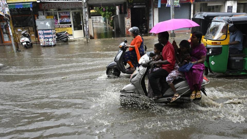 Hyderabad to Experience Moderate Rain with Thundershowers today