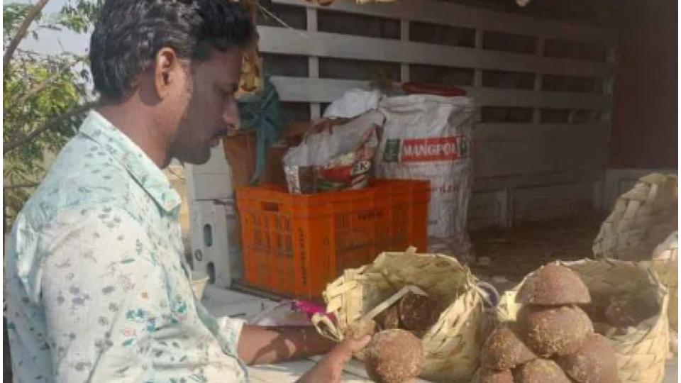 Tamil Nadu Farmers are travelling to Hyderabad to sell palm jaggery