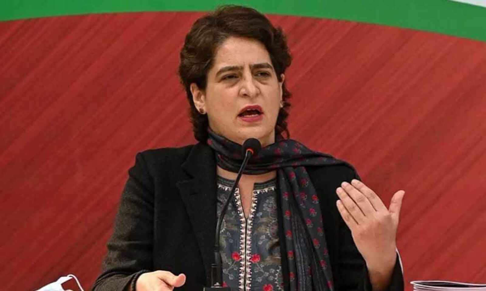 priyankagandhitoaddresspublicmeetinginkollapuronoct31