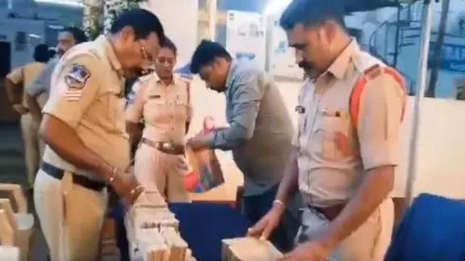 Rs.1.38 Cr in Demonetized Currency Seized in Kazipet, eight Held
