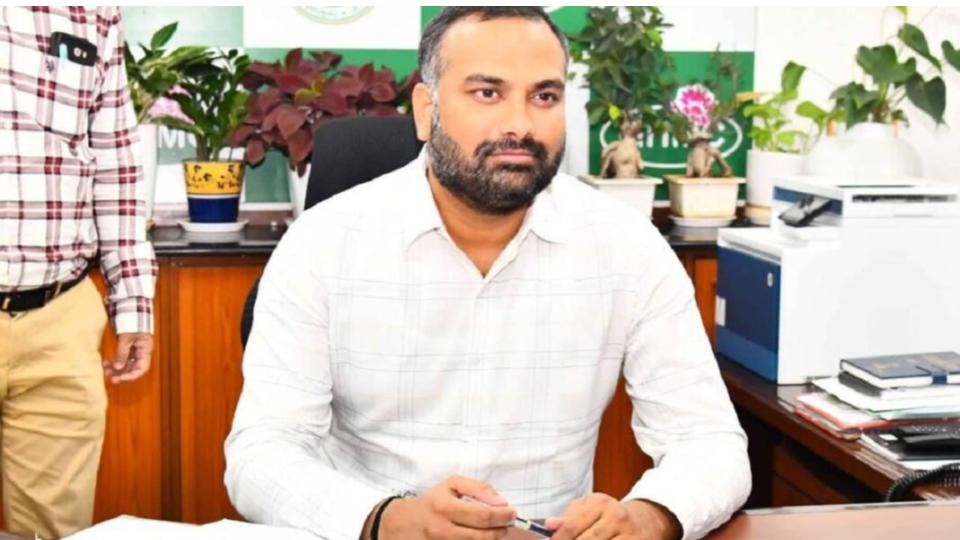 GHMC Commissioner Karnan directs Chanchalguda–Santosh Nagar flyover completion by June