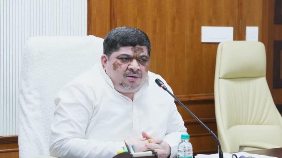 Ponnam Asks Shah to Apologise to Telangana Before Hyderabad Visit