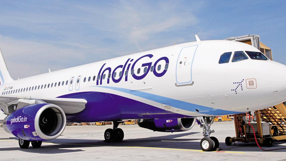 indigoflightsufferstyreburstwhilelandingathyderabadairport