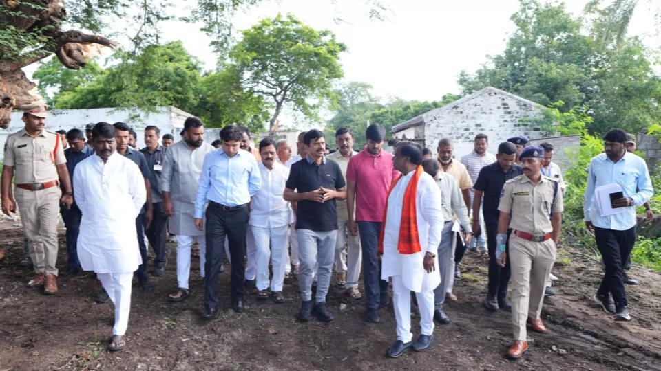 Ponguleti Inspects Indiramma Houses in Nizamabad