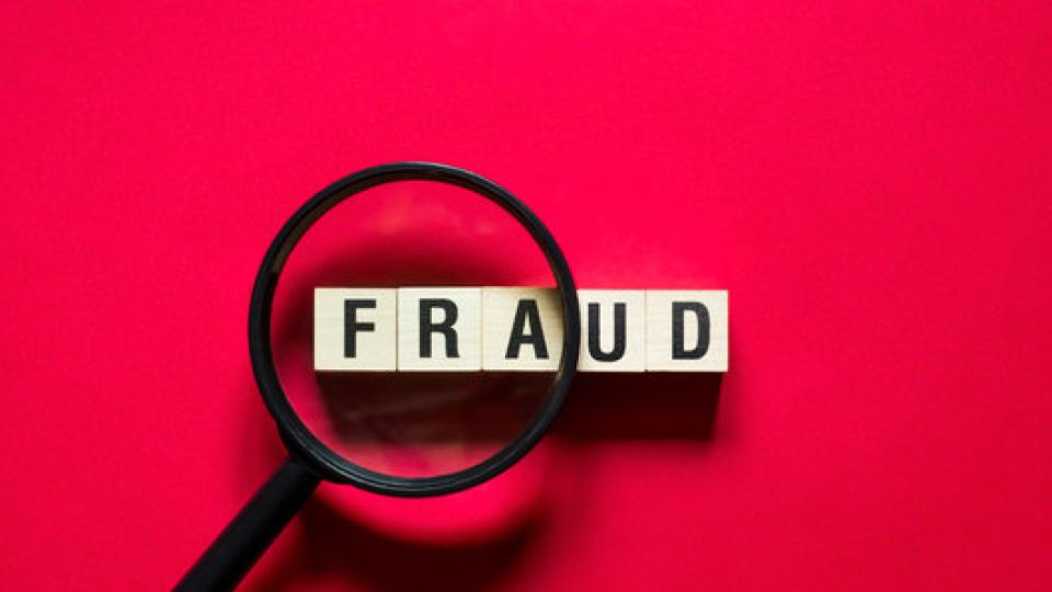 Business Man Loses Rs 2.46 crore in Hyderabad  