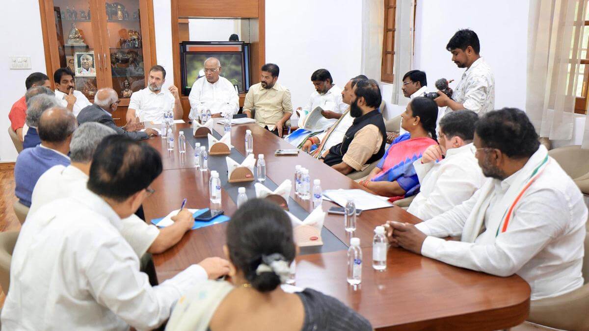 Revanth Reddy’s meeting with Kharge triggers buzz among Ministers