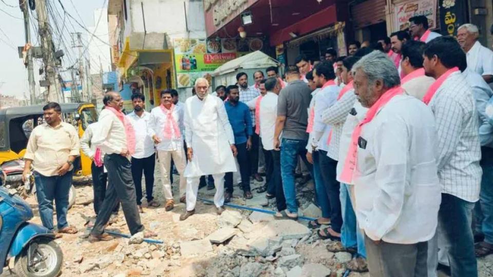 Traders protest road widening during festival, marriage season in Mancherial