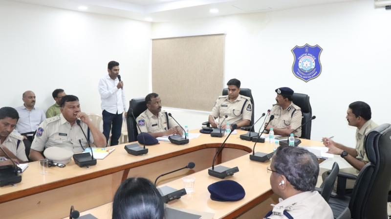 trafficcopsproposestaggeredtimingsforschoolsinhyderabad