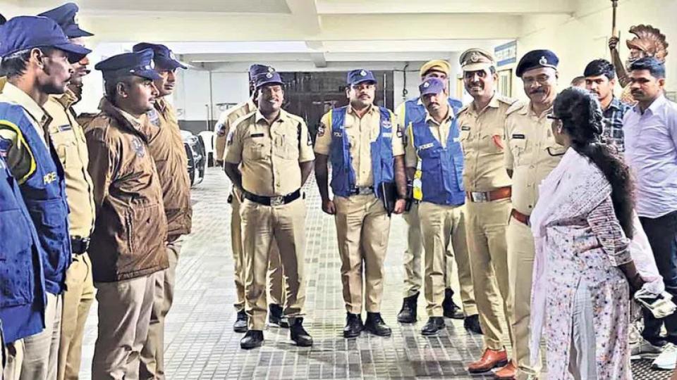 DCP inspects Punjagutta police station as common citizen