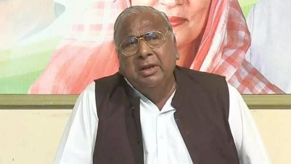 Women grill Hanumantha Rao over one tola gold promise