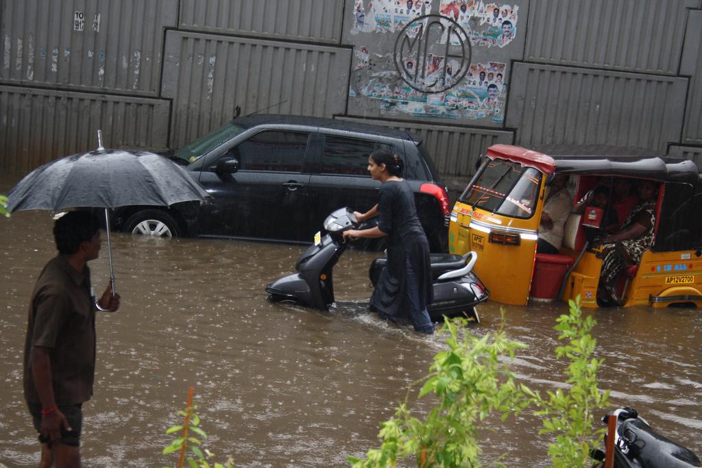 3peoplediedafterheavyrainfallinhyderabad