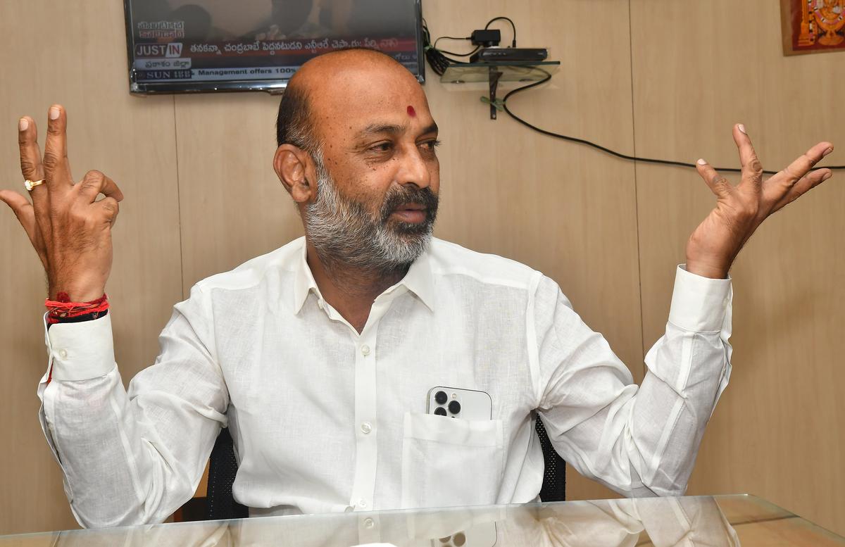 congressgovernmentintelanganahasfailedtoopenprocurementcentresinsomeplaces:bandisanjaykumar