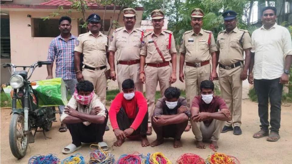 habitualoffendersnabbedforstealingcablesfromagriculturepumpsetsinsiddipet