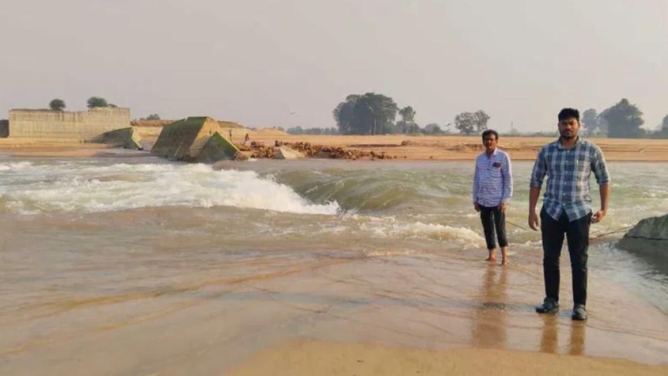 Dam constructed across Manair river damaged, sand mafia suspected