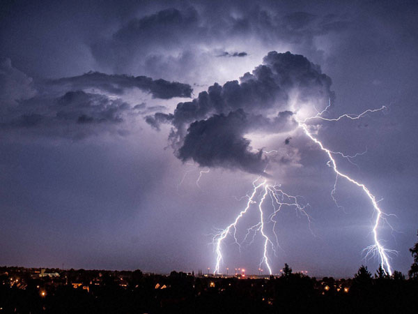 imdpredictsthunderstormlikelyinhyderabadtoday