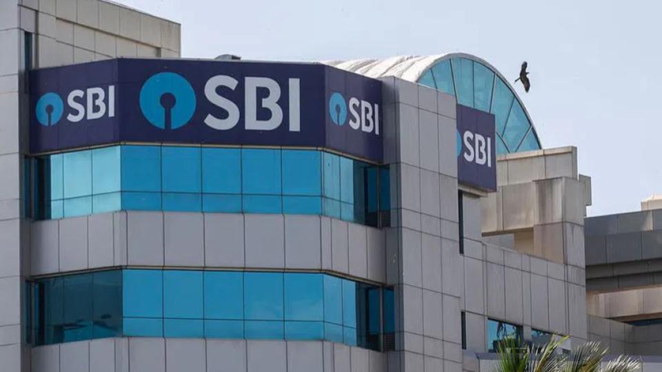 sbiemployeebookedforsiphoningrs23lakhfromatmcashreservesinhyderabad