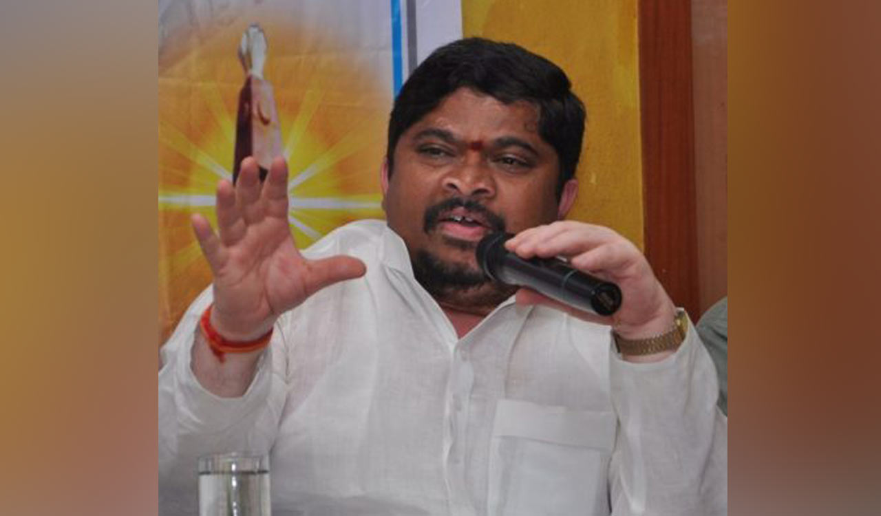 5324complaintsreceivedatprajavanisaysministerponnamprabhakar