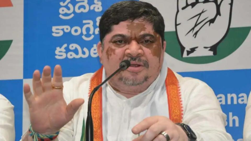 Dalit groups protest against Ponnam Prabhakar