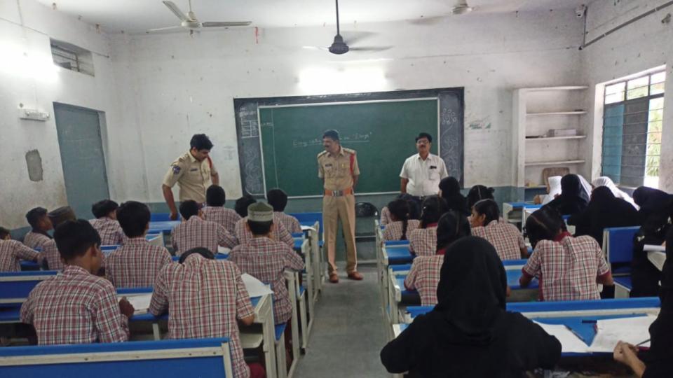 falaknumapoliceorganiseessaycompetitiondrugfreeindia