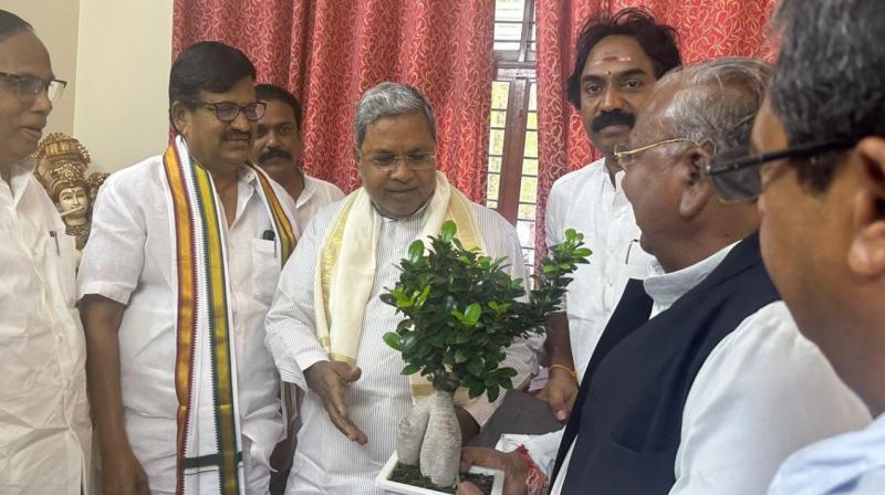 vhrextendsinvitationtosiddaramaiahforbcgarjana