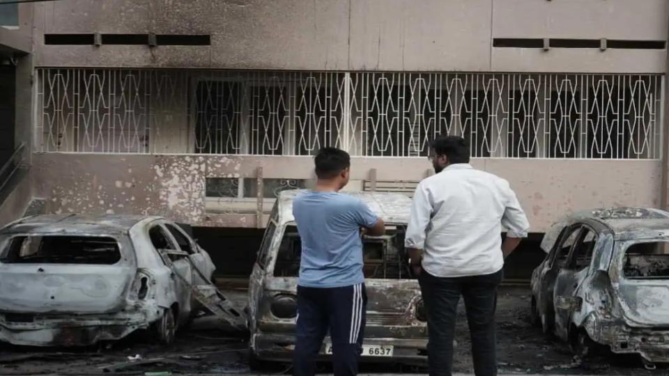 3carsburstintoflamesinbanjarahillsnonehurt