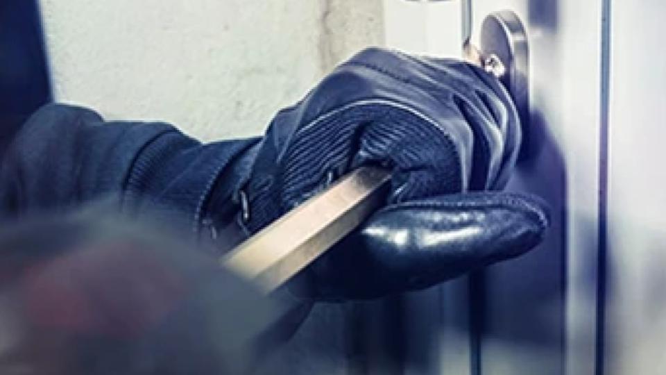 40-tulas-gold-60-tulas-silver-ornaments-stolen-from-house-in-kamareddy