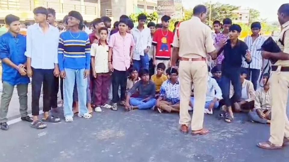 School students protest accusing principal of harassment in Medak