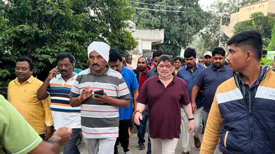 ponnamprabhakarplansmorningwalksinconstituencytomeetpeople
