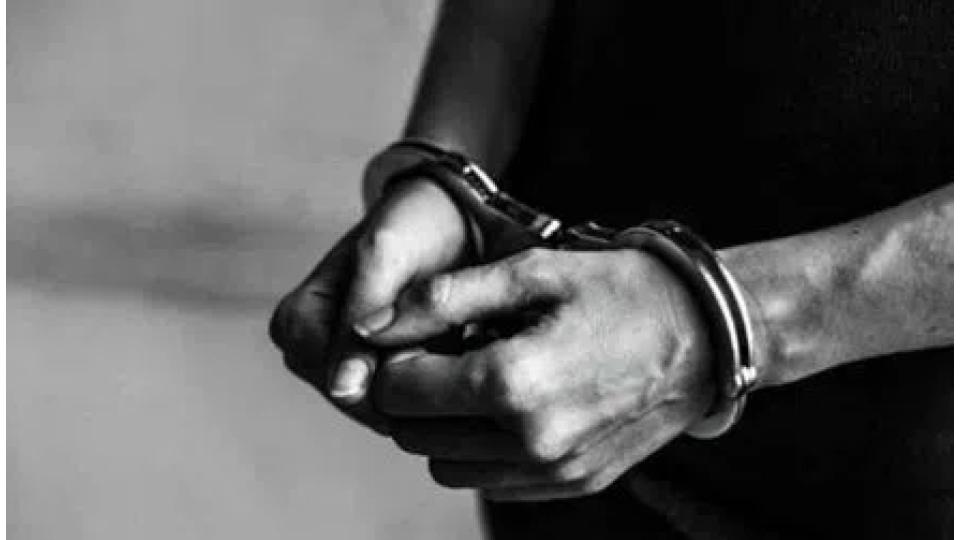 hyderabadpolicearrestthreeforlaptoptheft