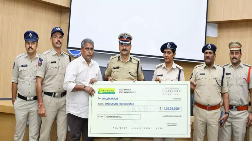 Cyber Fraud Solved In 10 Days, Police Return Rs 1 Cr To Victim