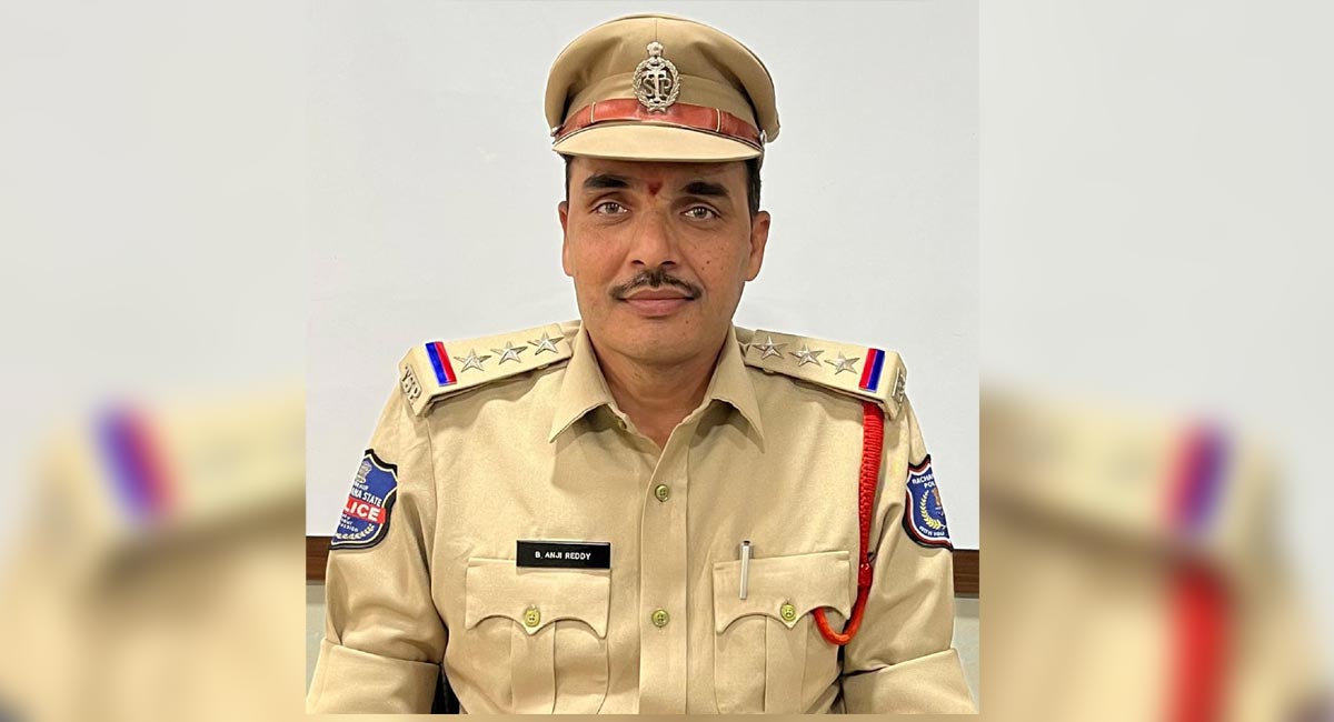 Rachakonda cop receives Home Minister