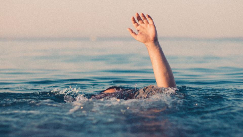 fourchildrenfromsamefamilydrowninmanjeerawaterinkamareddy