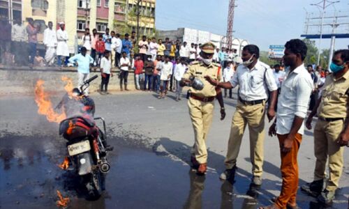 fumedoverechallansmansetsbikeonfireinadilabad