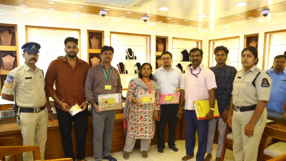 BIS Raids Jewellery Store in Abids for Hallmarking Violations 