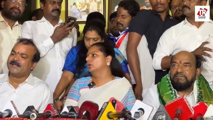 Kavitha, Krishnaiah join hands to demand 42 per cent BC reservation, rail roko on July 17