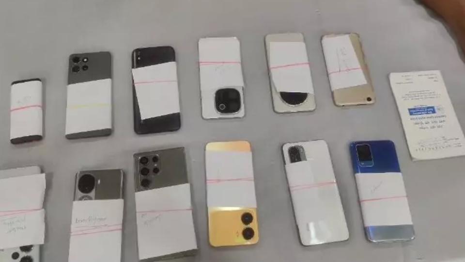 Secunderabad Railway Police Recover 1620 Lost Mobile Phones