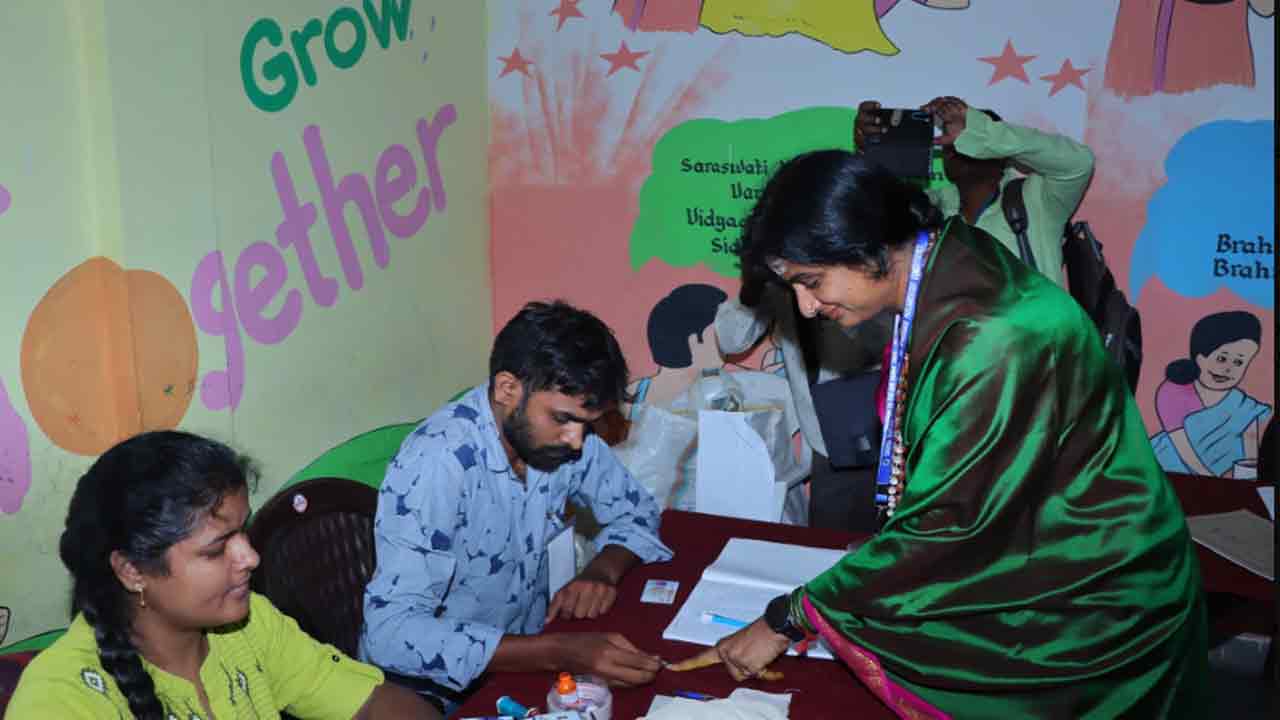 BJP candidate Madhavi Latha confronts AIMIM leader Yaser Arafat