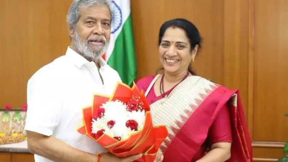 Gandhi Hospital New Superintendent Usha meets Health Minister