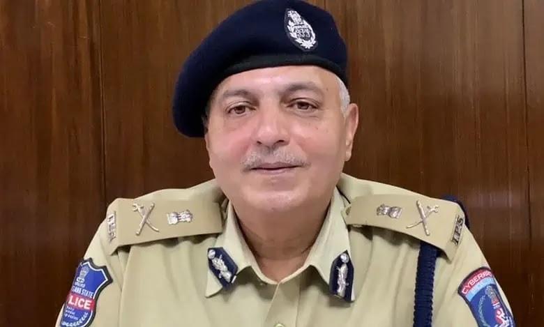 hyderabadpolicecommissionersandeepshandilyaresumesdutyafterabriefillnessandhospitalisation
